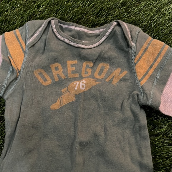 Vintage Style Infant Oregon Ducks Set - Bodysuit and Sweatpants - Picture 4 of 5